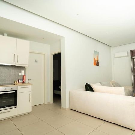 Homey Renovated 1 Bedroom Apartment In Kesariani アテネ エクステリア 写真