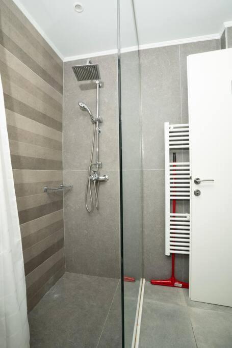 Homey Renovated 1 Bedroom Apartment In Kesariani アテネ エクステリア 写真